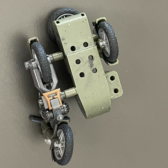 Mega Bloks AM76585 Two Seater Motorcycle Replacement Add-on Piece Part Green - Picture 8 of 9